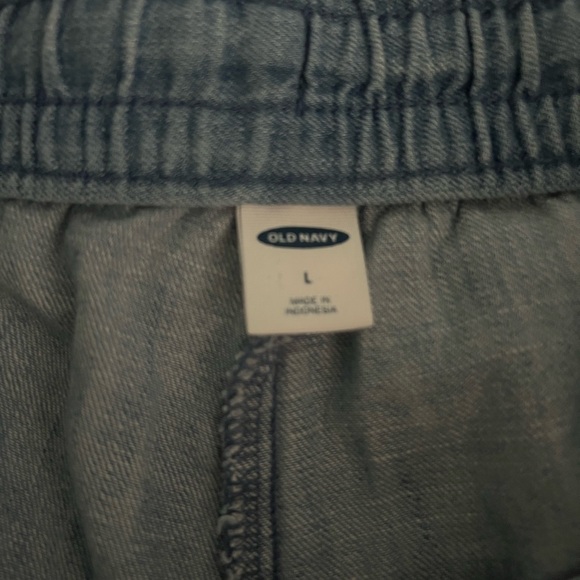 Old Navy Drawstring Shorts - Picture 3 of 3